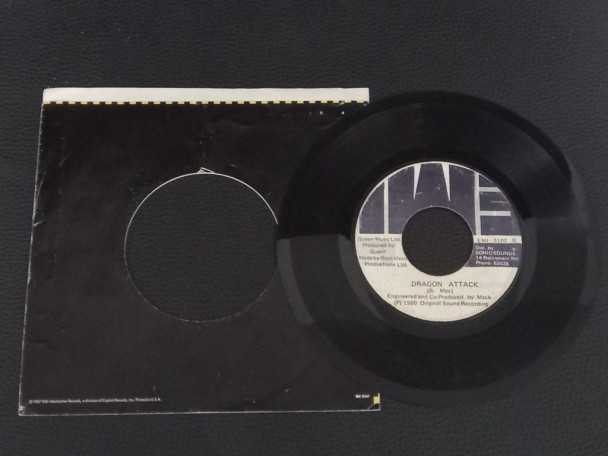 7" Vinyl single Queen Another one bites the dust (Jamaica) Black labels | Buy