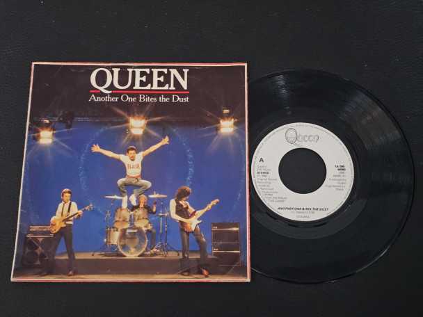 7" Vinyl single Queen Another one bites the dust (Holland) | Buy